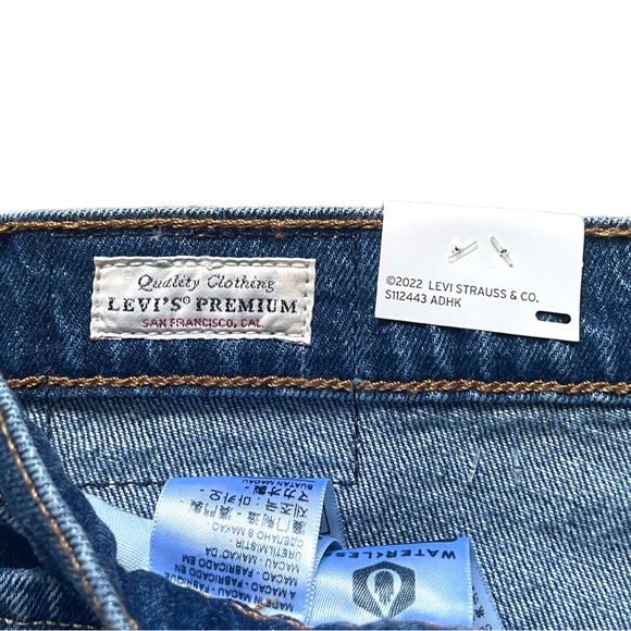 NWT Levi's 501 Original High Rise Women's Shorts Salsa Halfway Medium Wash 31 - Picture 4 of 9